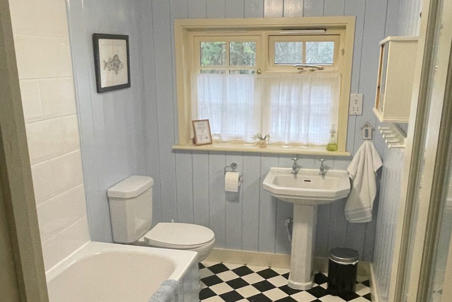 Little Holt bathroom